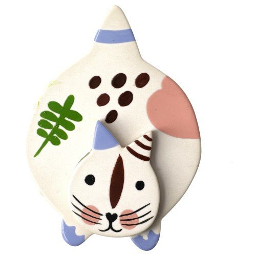 Ivory White Lurking Cat Decor Brooch - Galalith – Vintage Jewelry - handcrafted by Pavone by Pavone