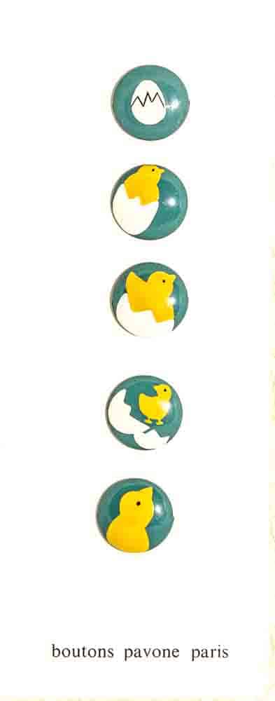 Buttons : Yellow Chick on Green Buttons. Diameter 18mm. (Set of 5 Different Buttons) - Galalith – Vintage Jewelry - handcrafted by Pavone by Pavone