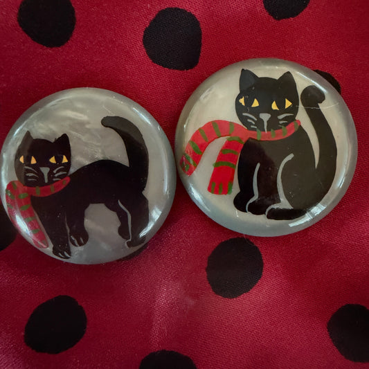 Buttons : Black Scarf Cat on Pearly Grey Galalith Buttons (Set of 2 Buttons) Diameter 28mm