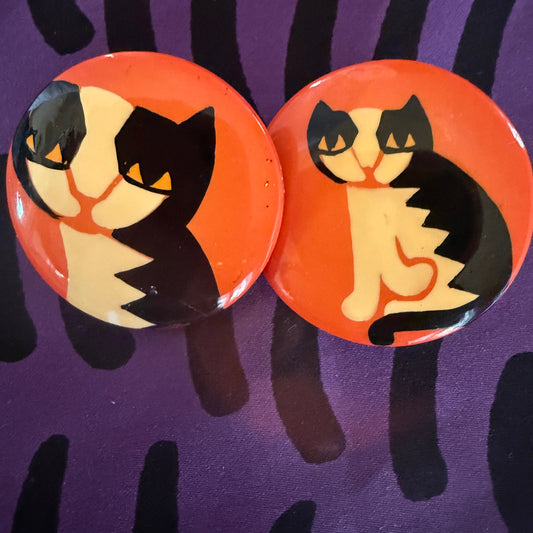 Buttons :  Black and White Tabby Cat on Galalith Orange Buttons. Diameter 36mm. Set of 2 different Buttons