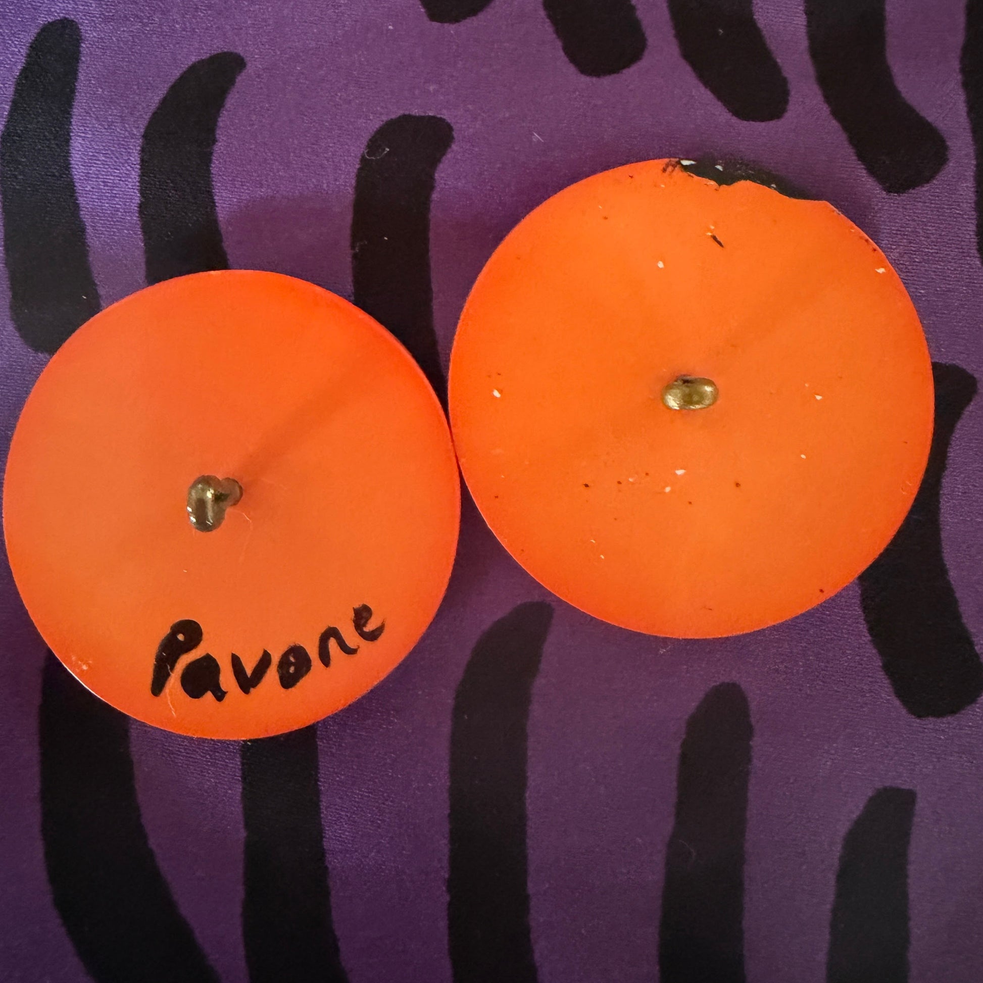 Buttons :  Black and White Tabby Cat on Galalith Orange Buttons. Diameter 36mm. Set of 2 different Buttons