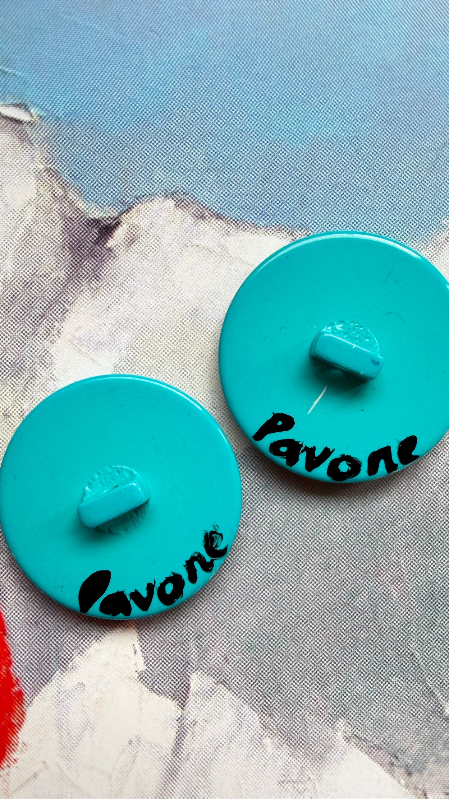 Buttons : Black Family Cat on Turquoise Blue Galalith Buttons (Set of 2 Buttons) diameter 28m