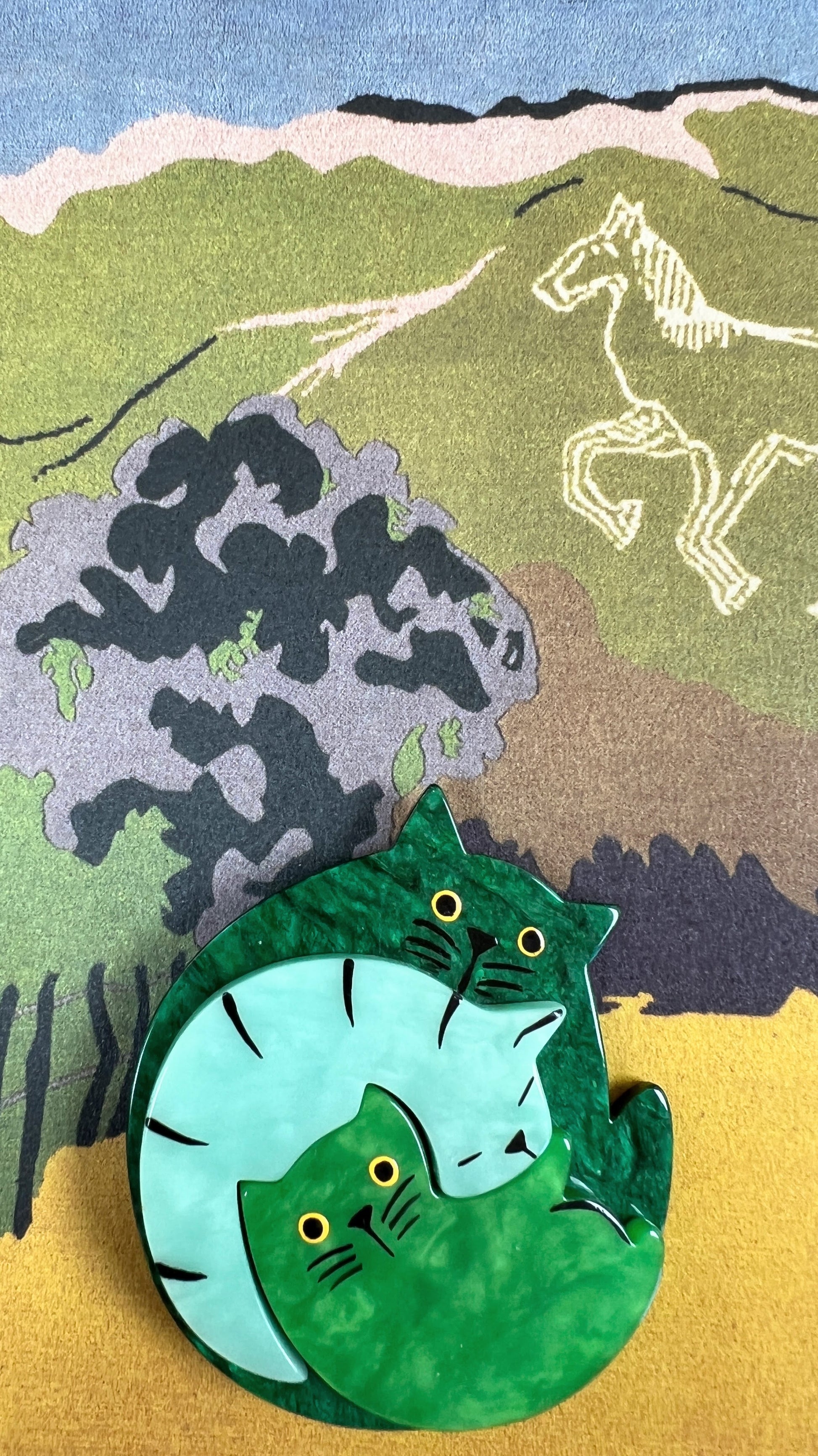 green camaïeu puzzle cat brooch