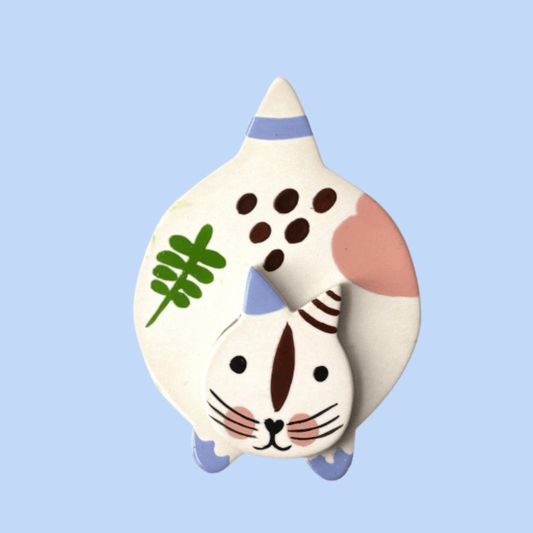 Ivory White Lurking Cat Decor Brooch - Galalith – Vintage Jewelry - handcrafted by Pavone by Pavone