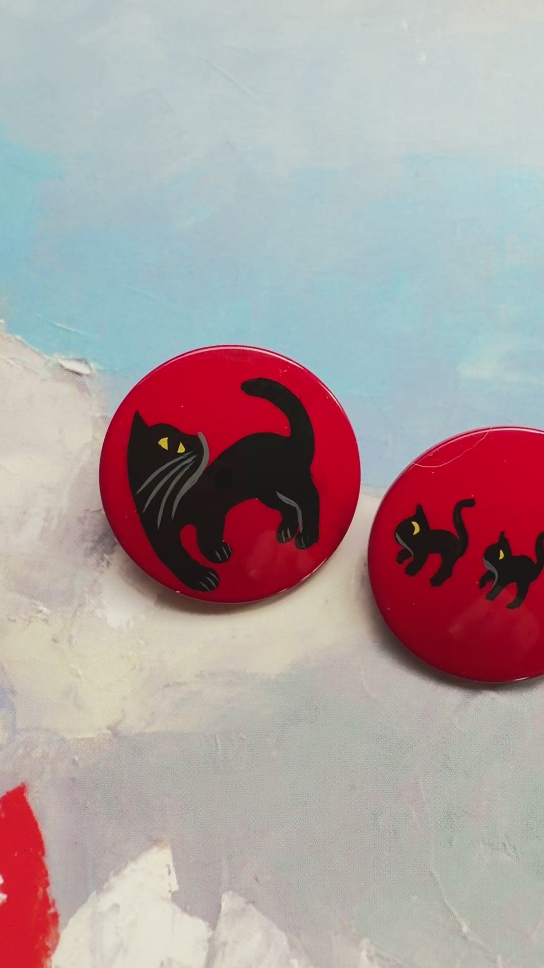 Buttons : Black Family Cat on Red Galalith Buttons (Set of 2 Buttons) diameter 32mm