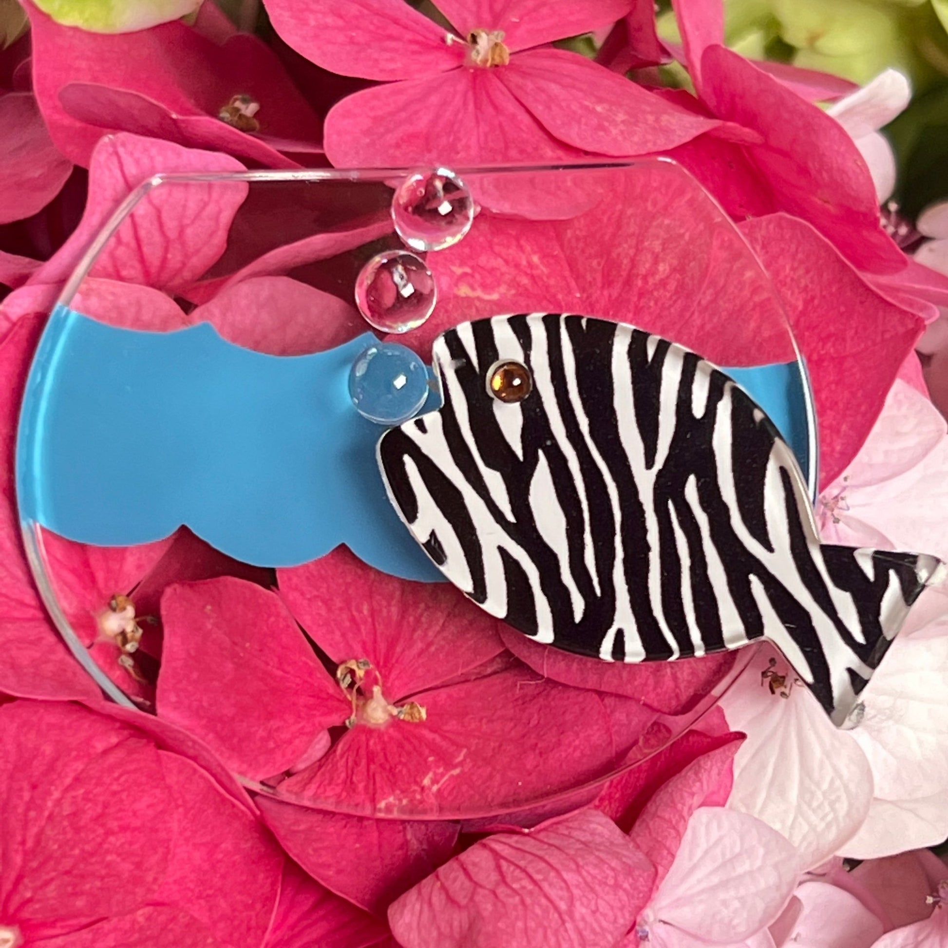 Azur and Zebra Aquarium Brooch - Galalith – Vintage Jewelry - handcrafted by Pavone by Pavone
