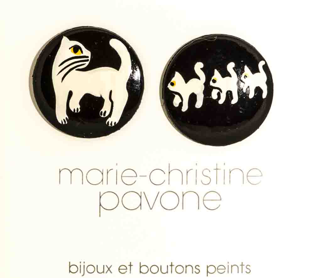 Buttons : White Family Cat on Black Galalith Buttons (Set of 2 Buttons) 24mm - Galalith – Vintage Jewelry - handcrafted by Pavone by Pavone