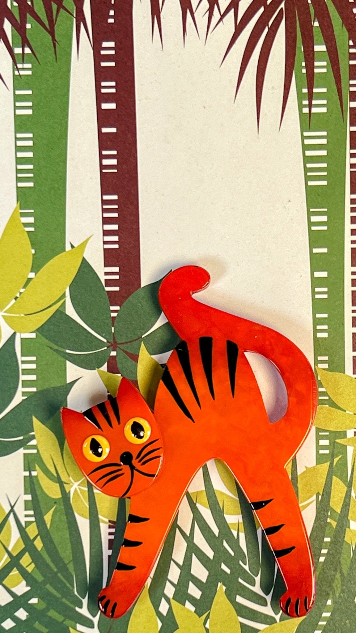 Ginger Happy Cat Brooch - Galalith – Vintage Jewelry - handcrafted by Pavone by Pavone